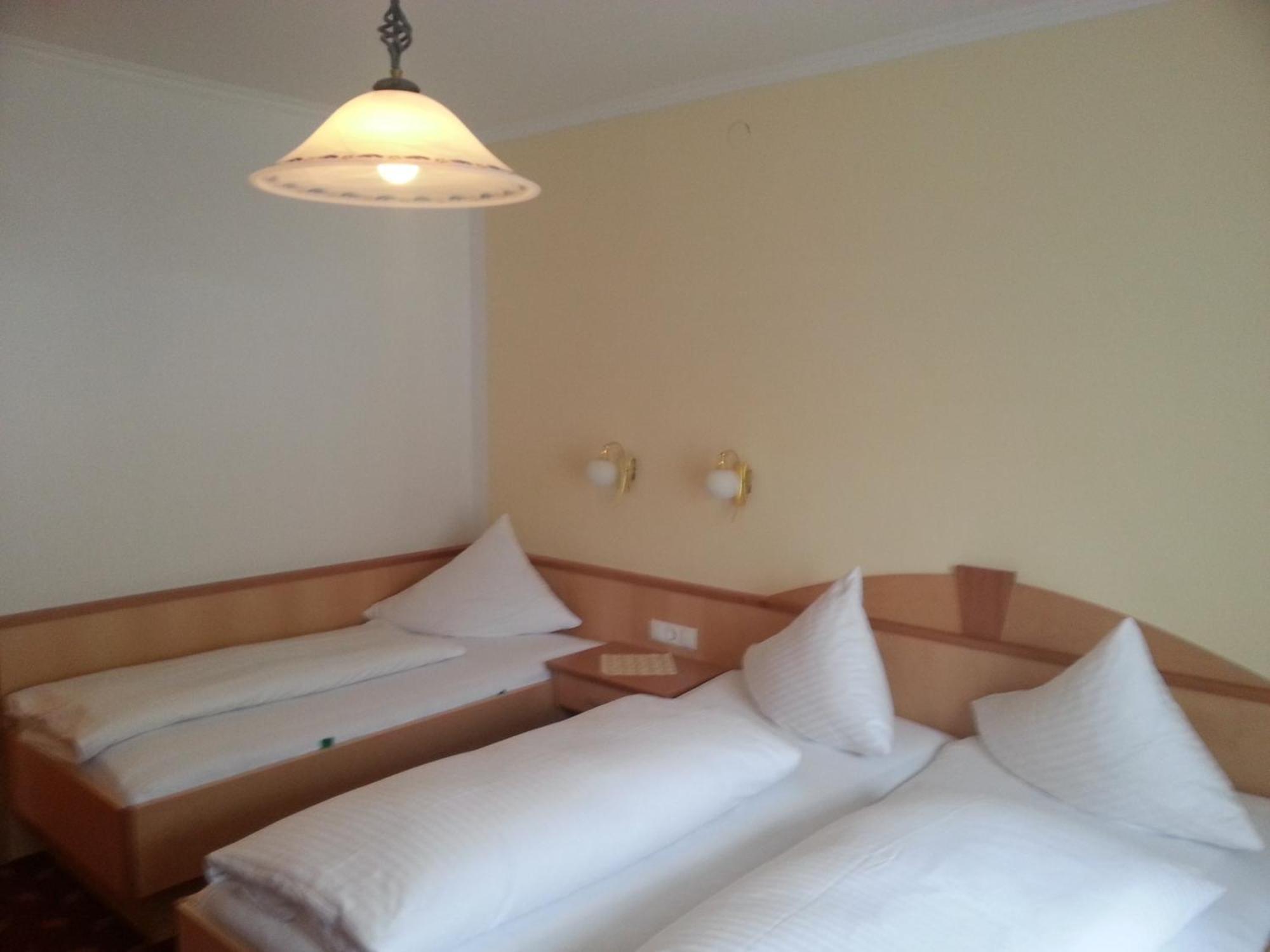 Pension Rieder Kaprun Rum bild