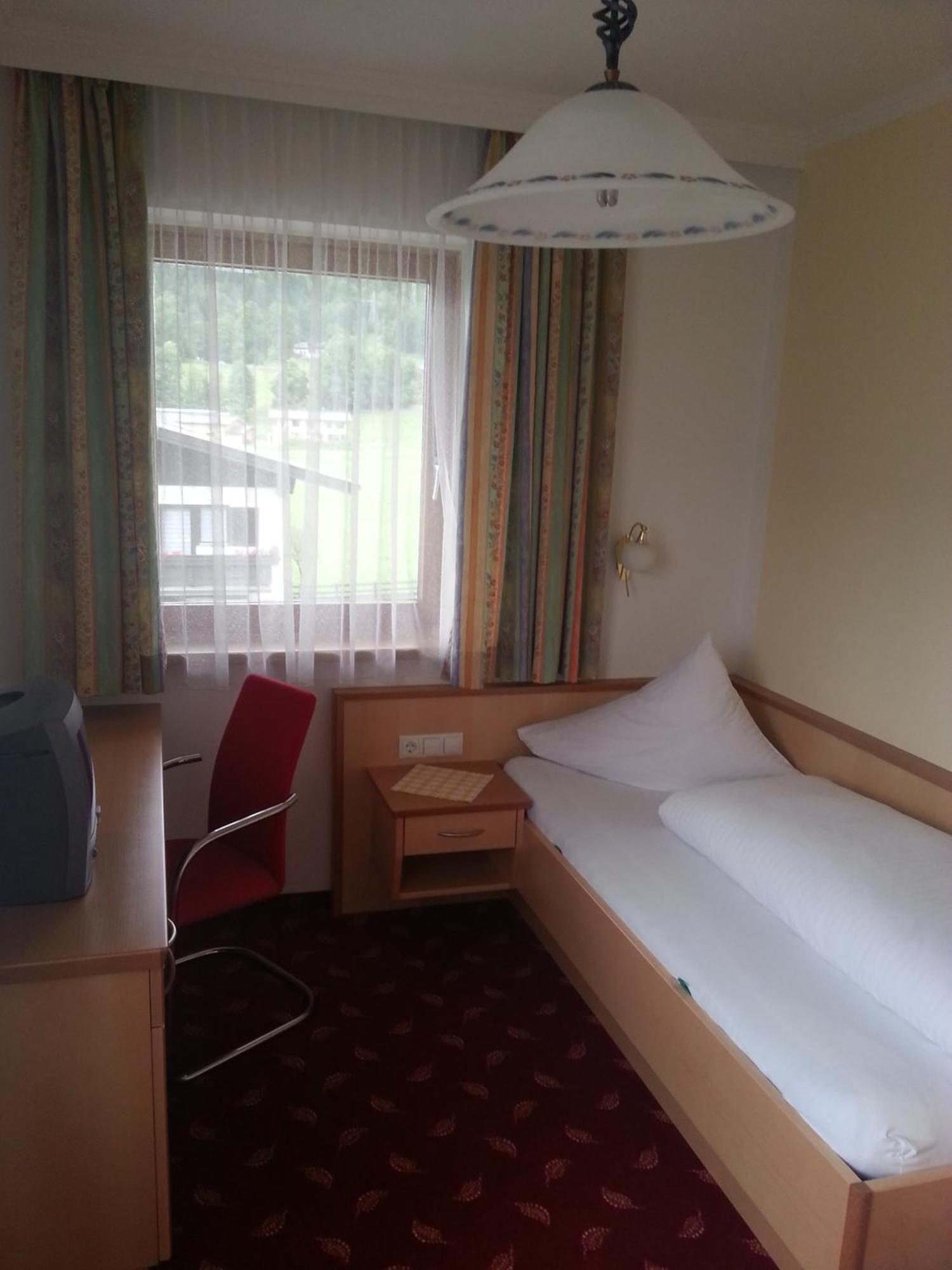 Pension Rieder Kaprun Rum bild
