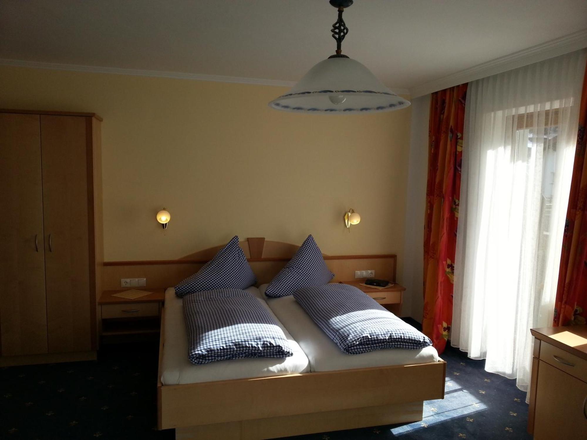 Pension Rieder Kaprun Rum bild