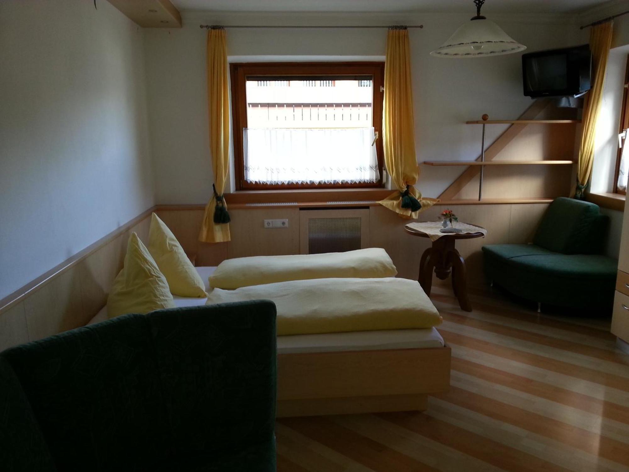 Pension Rieder Kaprun Rum bild