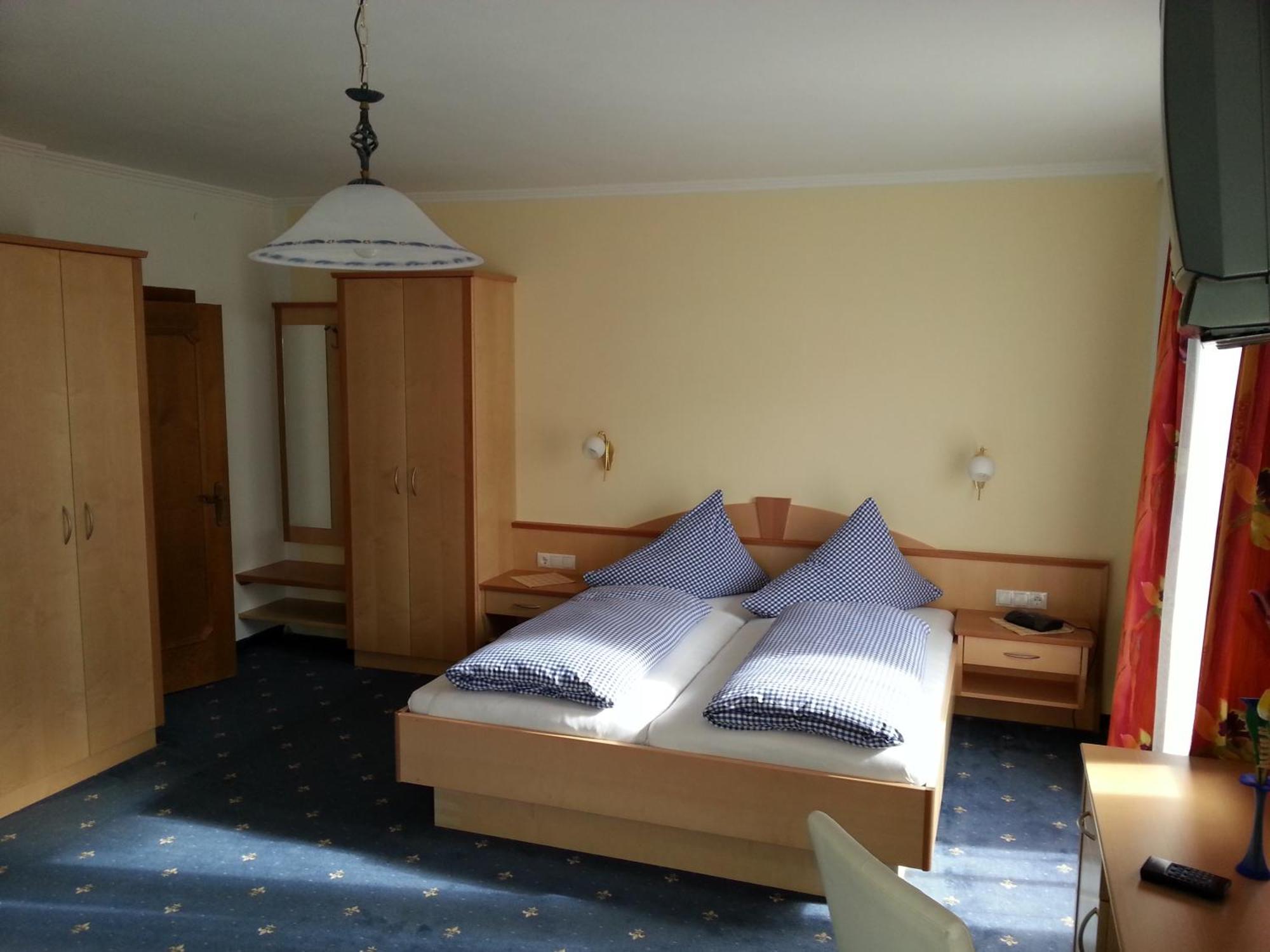 Pension Rieder Kaprun Rum bild